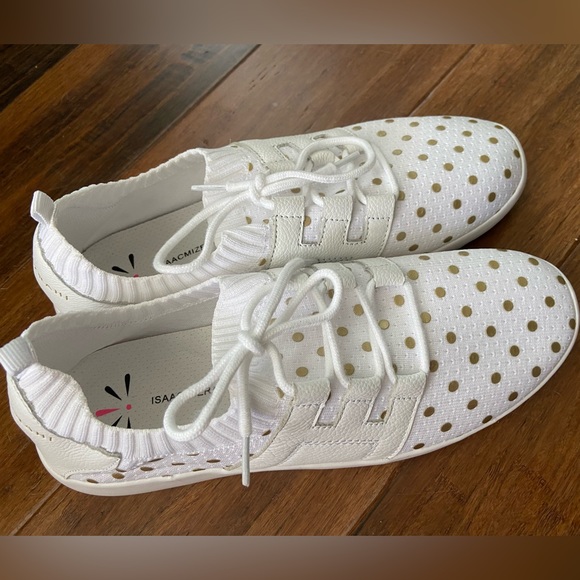 Isaac Mizrahi white with gold polka dots. New without box. Size 10 - Picture 2 of 4